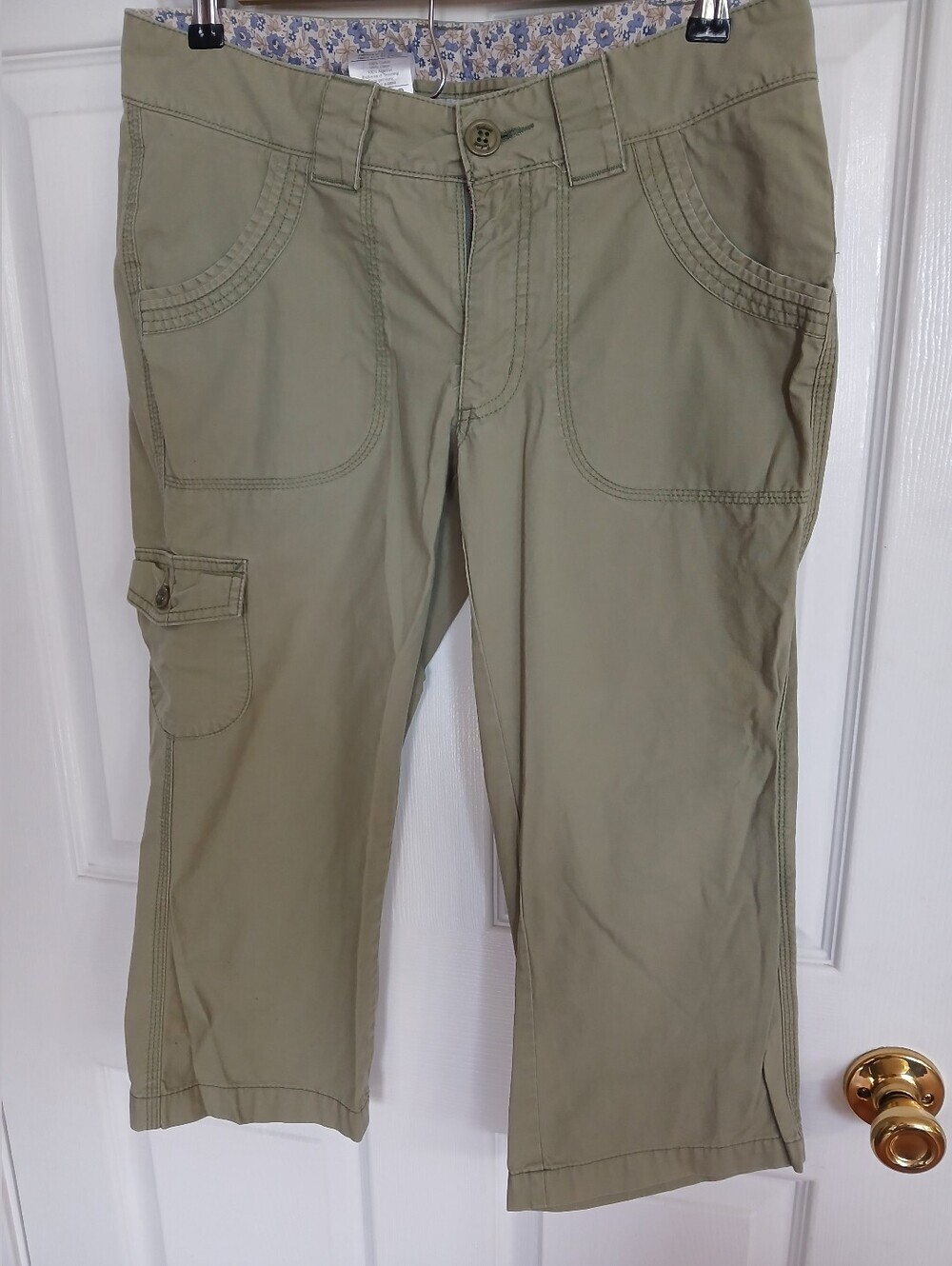 Womans Casual Olive Green Cargo Capris Gorpcore Hiking Casual Granola Country